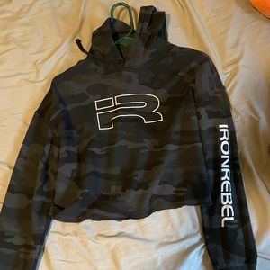 Cropped camo hoodie